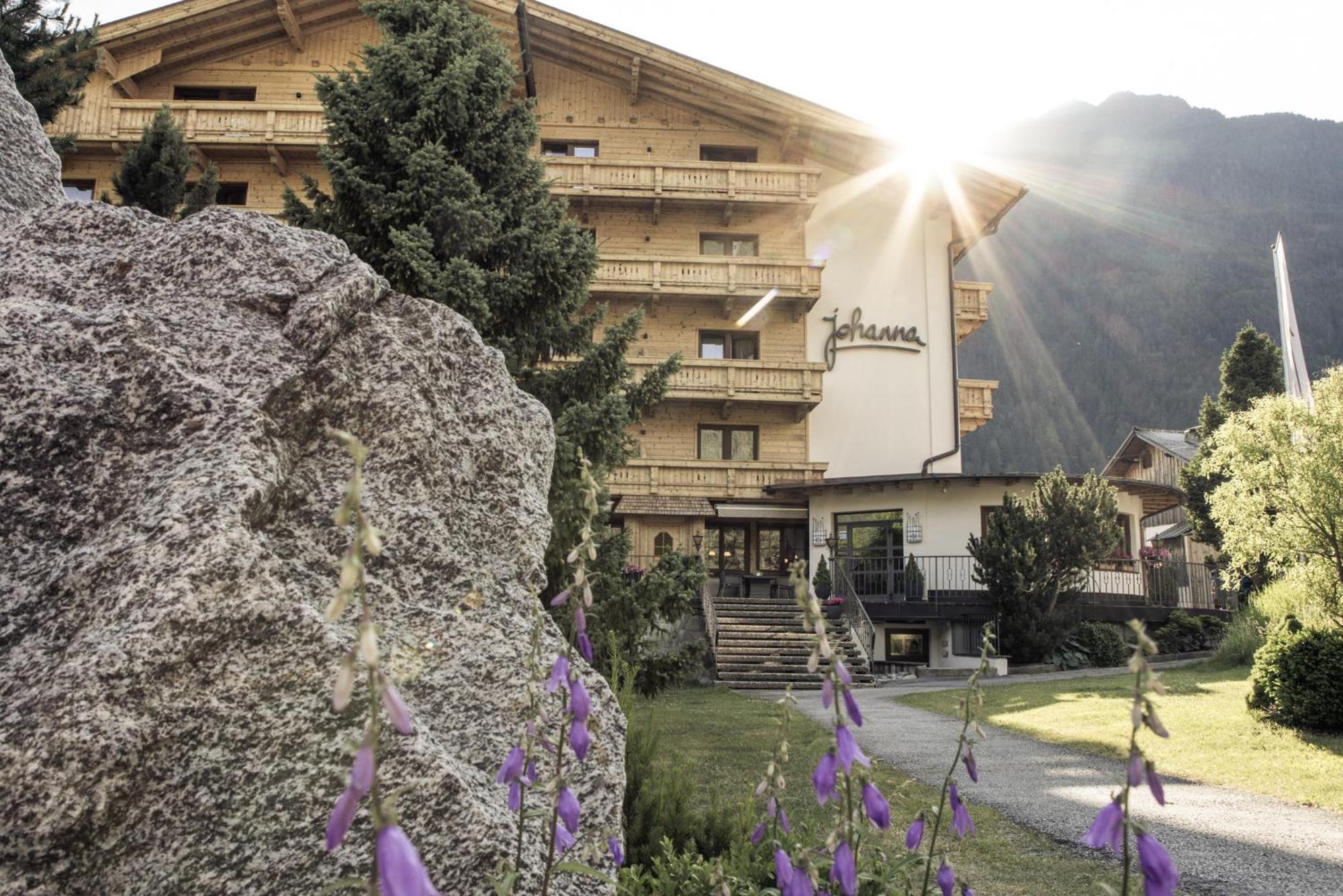 Hotel Johanna Mitten Im Oetztal 厄姆豪森 外观 照片